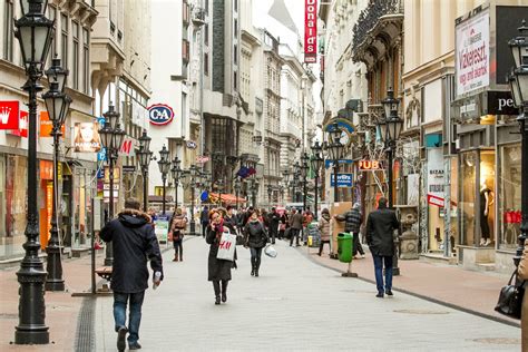 budapest hungarian shopping.